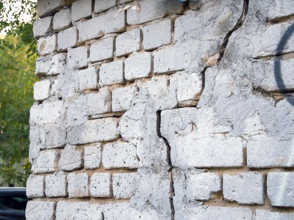 Cracked Brick Wall Repair in Macomb